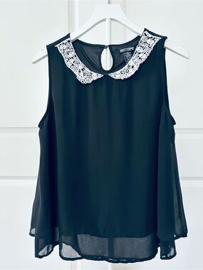 Women’s Hot Topic Sleeveless Black with White Crochet Collar Top Size L